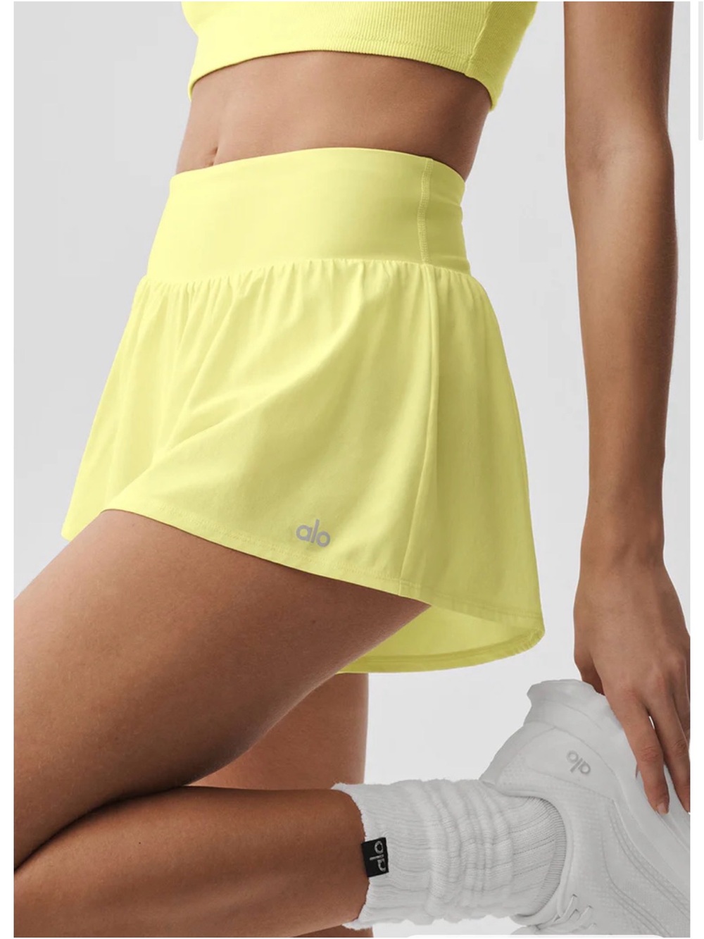 LIMITED COLOR alo yoga victory running short sunshine